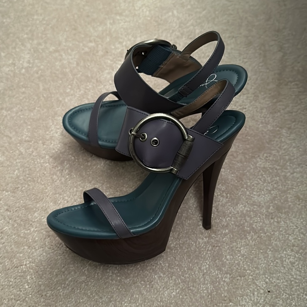 Heels - Picture 3 of 3